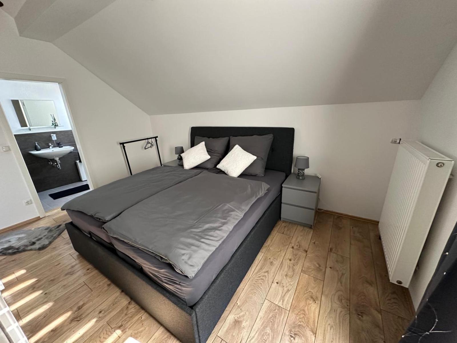 Mola Apartments-charmante Im Zentrum Fuer 3 Personen-grosse Dachterrasse-grill-gratis Parken-wlan Apartment *