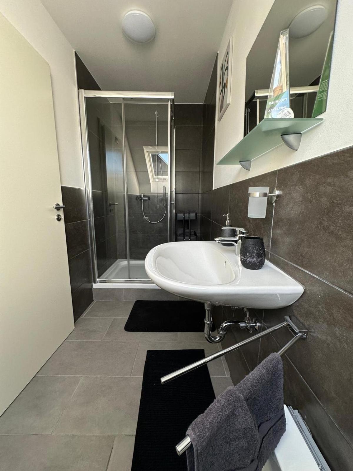 Mola Apartments-charmante Im Zentrum Fuer 3 Personen-grosse Dachterrasse-grill-gratis Parken-wlan Herdecke